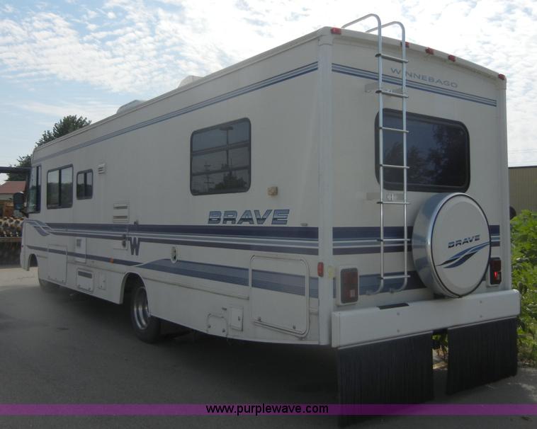image for item D9751 1995 Winnebago Brave 30' motor home RV