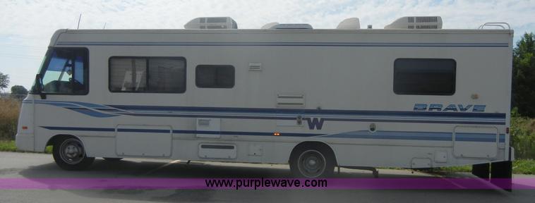 image for item D9751 1995 Winnebago Brave 30' motor home RV