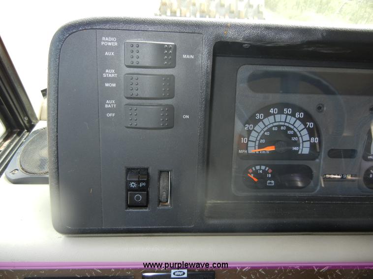 image for item D9751 1995 Winnebago Brave 30' motor home RV