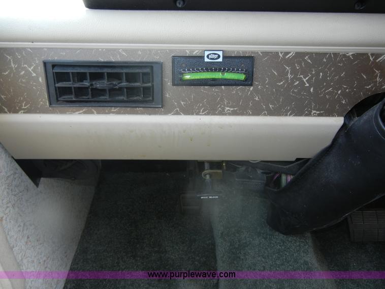 image for item D9751 1995 Winnebago Brave 30' motor home RV