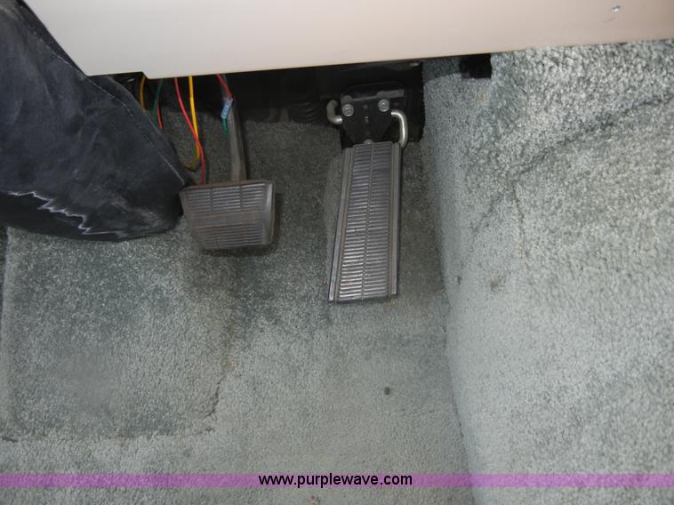 image for item D9751 1995 Winnebago Brave 30' motor home RV