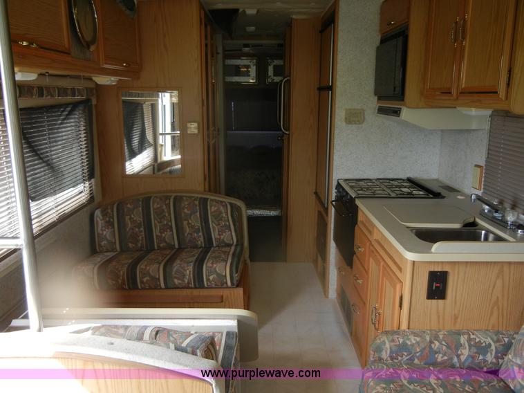 image for item D9751 1995 Winnebago Brave 30' motor home RV