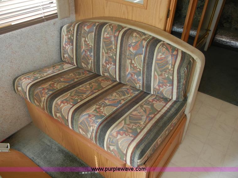 image for item D9751 1995 Winnebago Brave 30' motor home RV