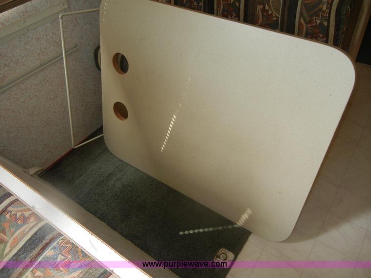 image for item D9751 1995 Winnebago Brave 30' motor home RV