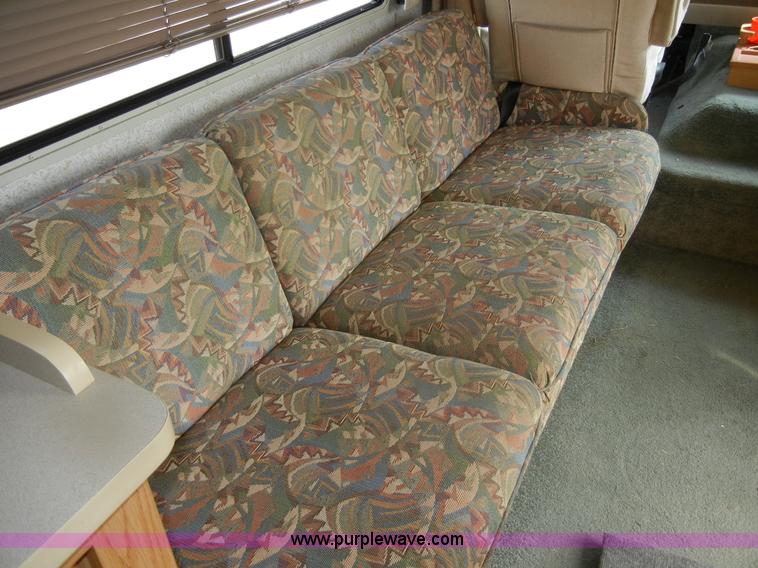 image for item D9751 1995 Winnebago Brave 30' motor home RV