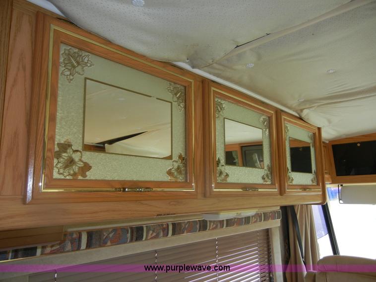 image for item D9751 1995 Winnebago Brave 30' motor home RV