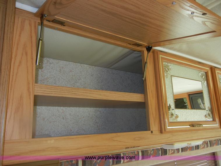 image for item D9751 1995 Winnebago Brave 30' motor home RV