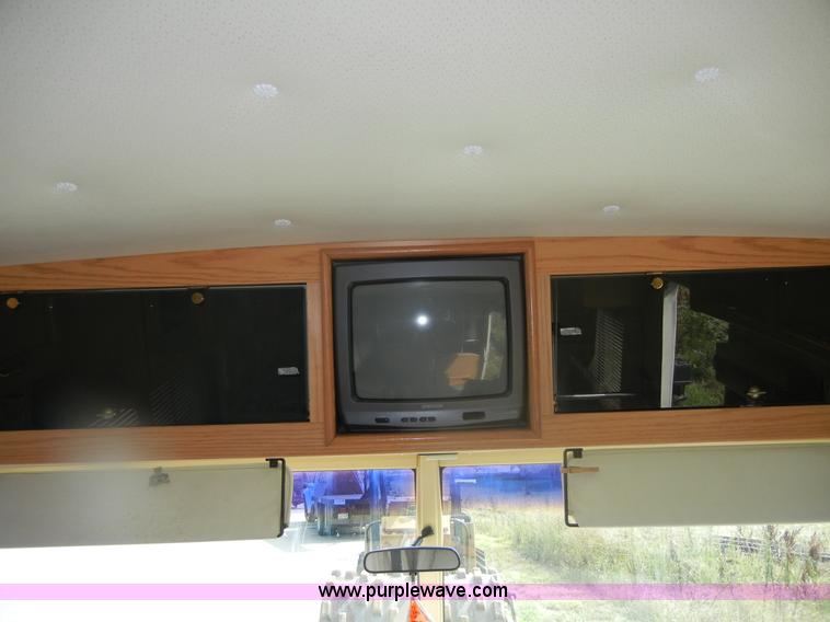 image for item D9751 1995 Winnebago Brave 30' motor home RV