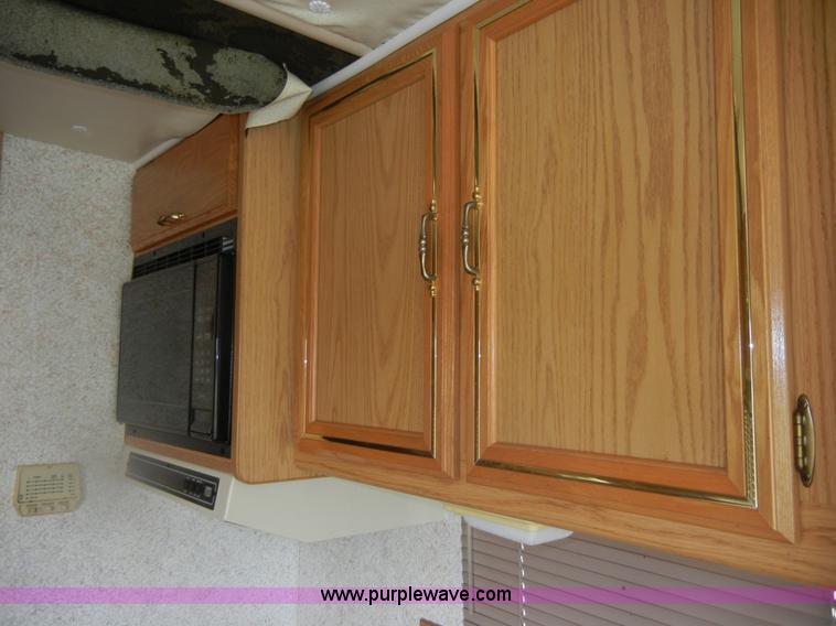 image for item D9751 1995 Winnebago Brave 30' motor home RV