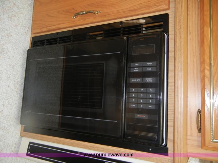 image for item D9751 1995 Winnebago Brave 30' motor home RV