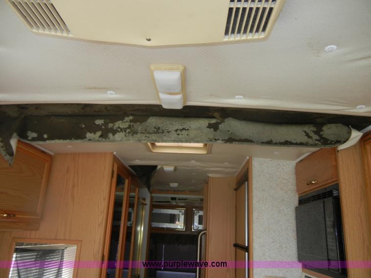 image for item D9751 1995 Winnebago Brave 30' motor home RV