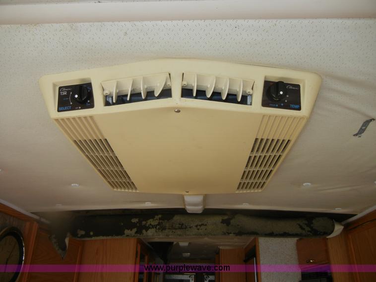 image for item D9751 1995 Winnebago Brave 30' motor home RV