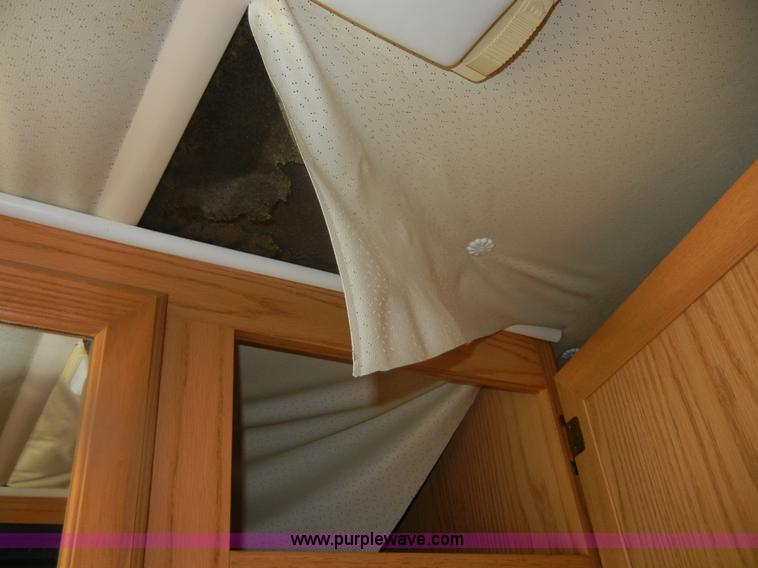 image for item D9751 1995 Winnebago Brave 30' motor home RV