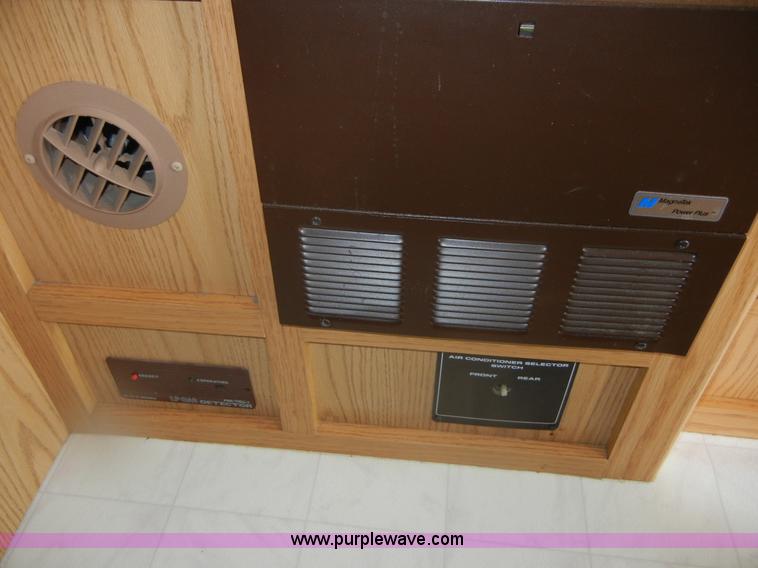 image for item D9751 1995 Winnebago Brave 30' motor home RV