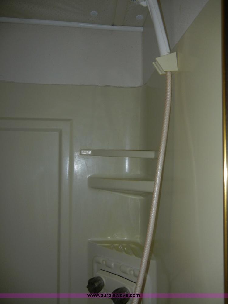 image for item D9751 1995 Winnebago Brave 30' motor home RV