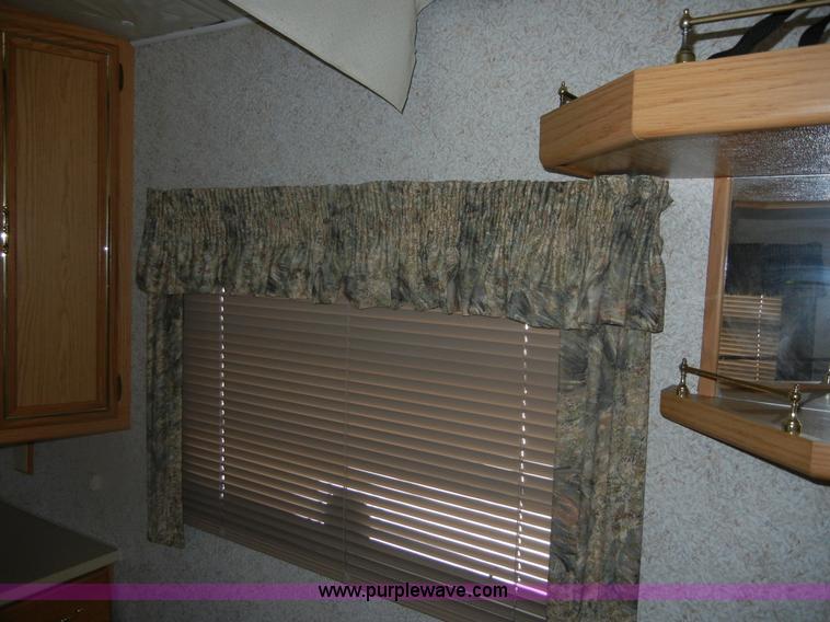 image for item D9751 1995 Winnebago Brave 30' motor home RV