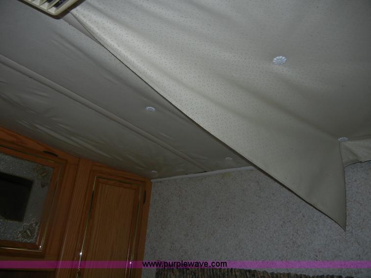 image for item D9751 1995 Winnebago Brave 30' motor home RV