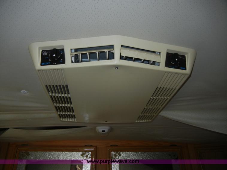 image for item D9751 1995 Winnebago Brave 30' motor home RV