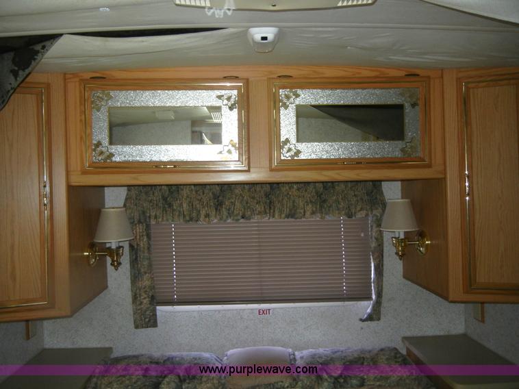 image for item D9751 1995 Winnebago Brave 30' motor home RV