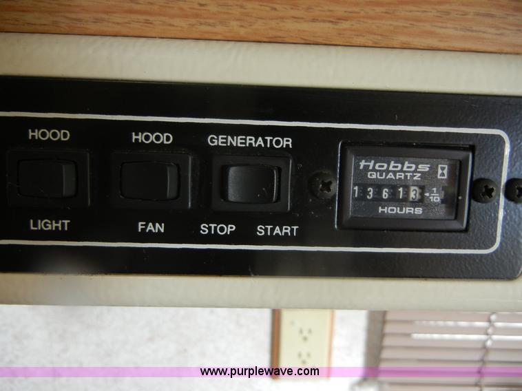 image for item D9751 1995 Winnebago Brave 30' motor home RV