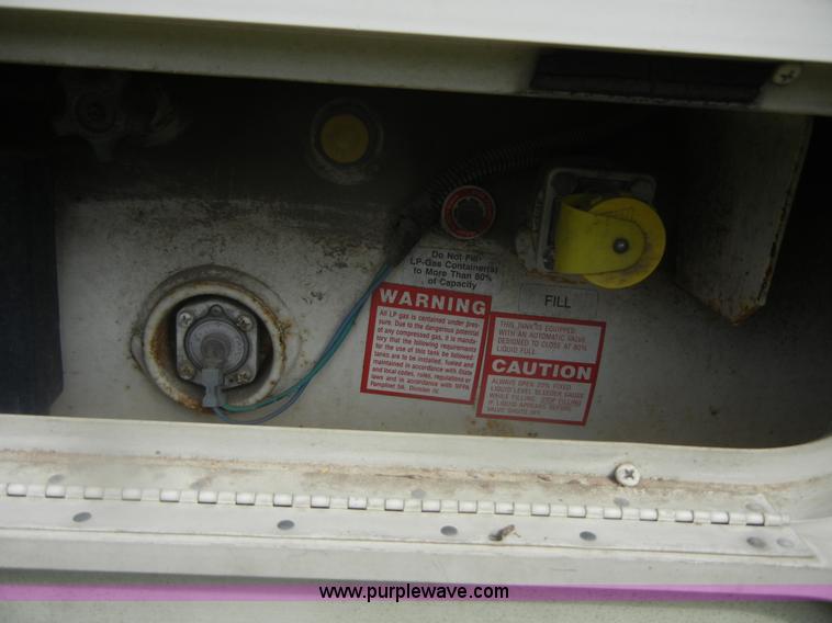 image for item D9751 1995 Winnebago Brave 30' motor home RV