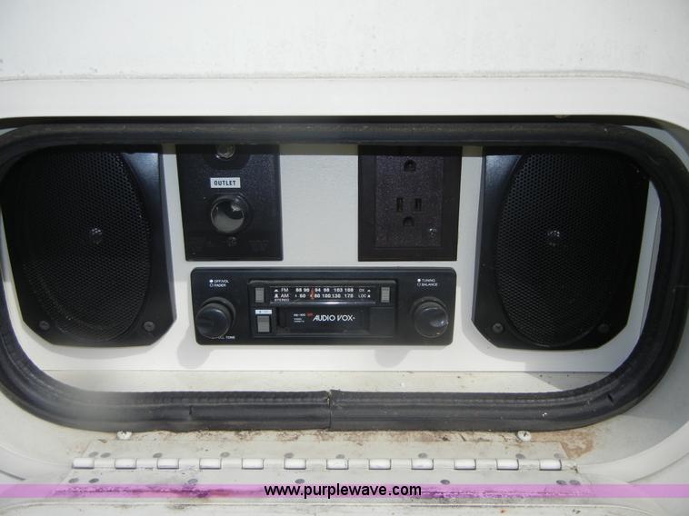 image for item D9751 1995 Winnebago Brave 30' motor home RV