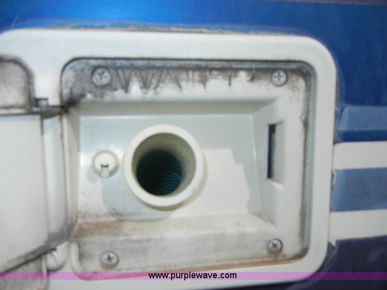 image for item D9751 1995 Winnebago Brave 30' motor home RV