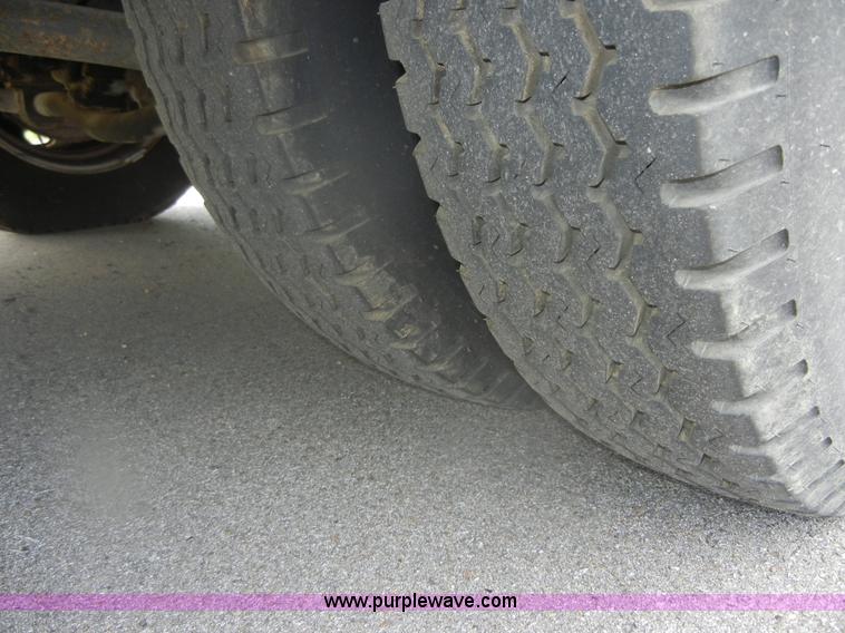 image for item D9751 1995 Winnebago Brave 30' motor home RV