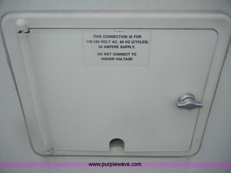 image for item D9751 1995 Winnebago Brave 30' motor home RV