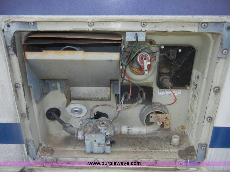 image for item D9751 1995 Winnebago Brave 30' motor home RV