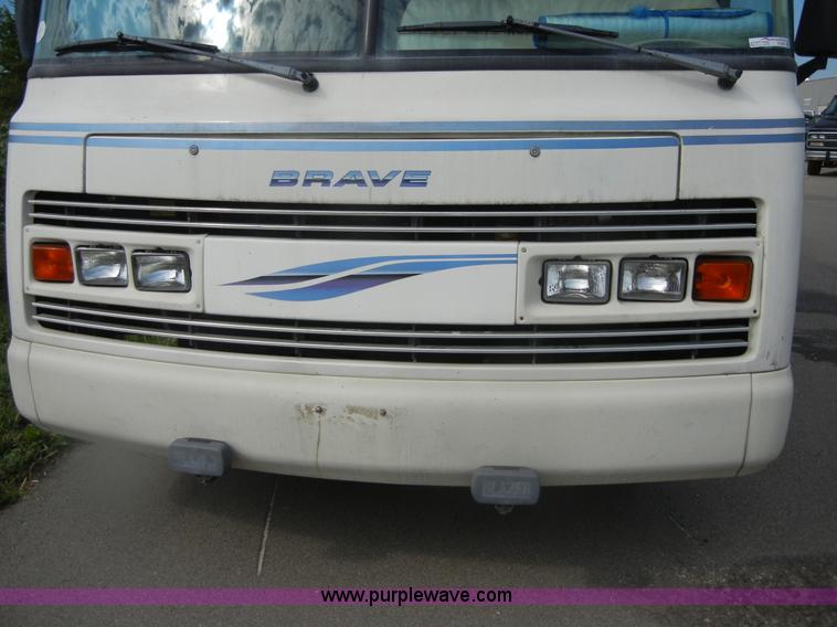 image for item D9751 1995 Winnebago Brave 30' motor home RV