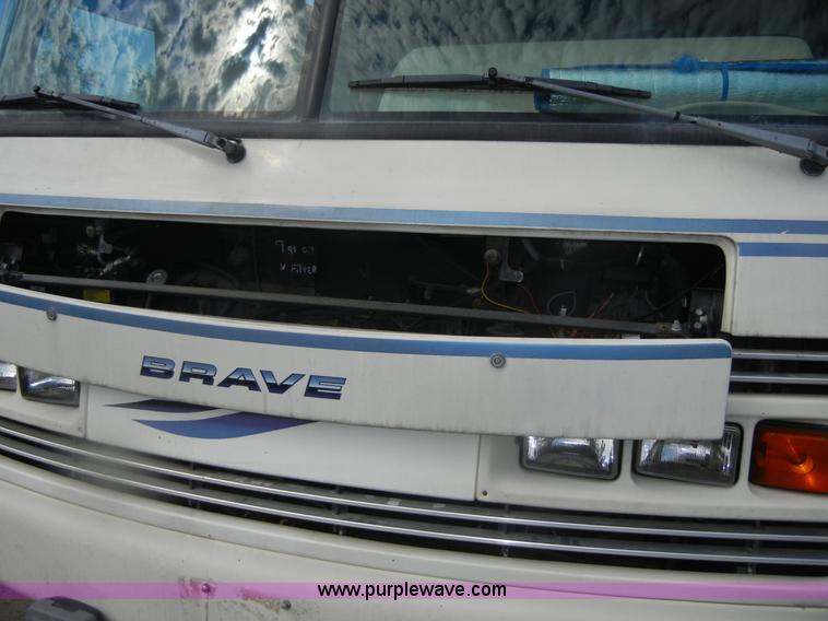 image for item D9751 1995 Winnebago Brave 30' motor home RV
