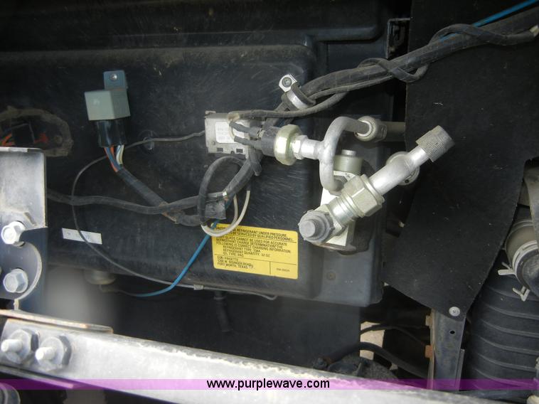 image for item D9751 1995 Winnebago Brave 30' motor home RV