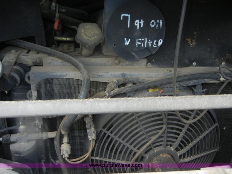 image for item D9751 1995 Winnebago Brave 30' motor home RV