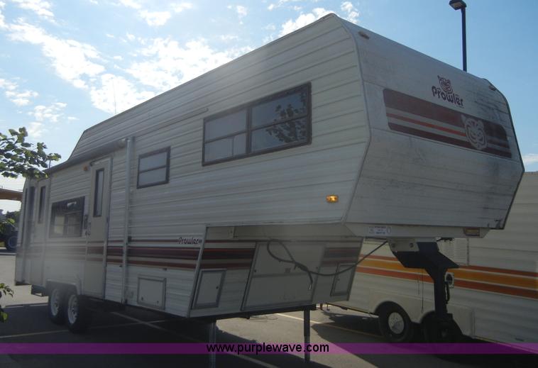 image for item D9752 1986 Fleetwood Prowler 30' fifth wheel camper