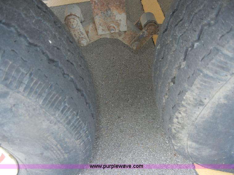 image for item D9752 1986 Fleetwood Prowler 30' fifth wheel camper