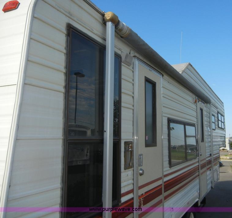 image for item D9752 1986 Fleetwood Prowler 30' fifth wheel camper