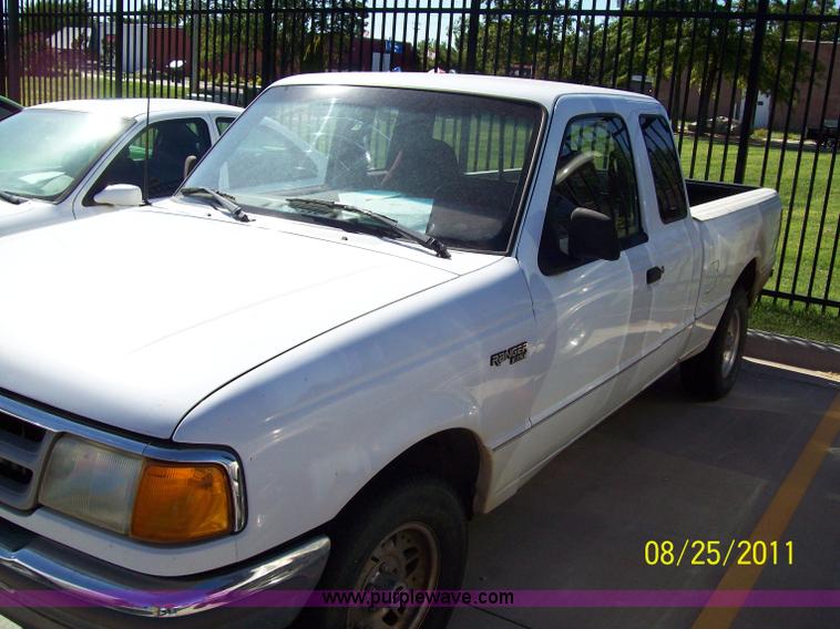 image for item A1244 1994 Ford Ranger XLT extended cab pickup truck