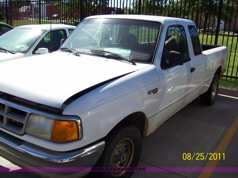 image for item A1244 1994 Ford Ranger XLT extended cab pickup truck