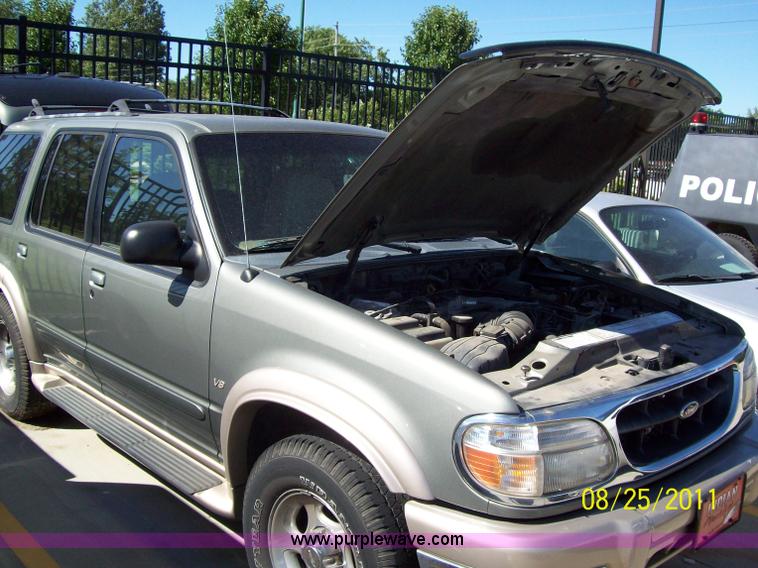 image for item A1247 2000 Ford Explorer Eddie Bauer SUV