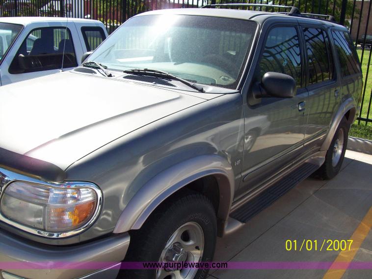 image for item A1247 2000 Ford Explorer Eddie Bauer SUV