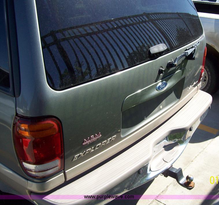 image for item A1247 2000 Ford Explorer Eddie Bauer SUV
