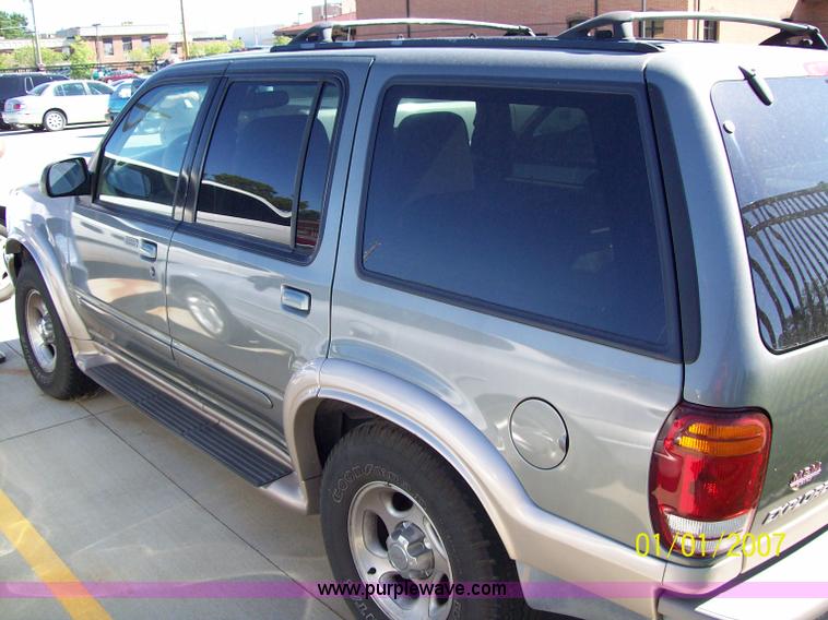 image for item A1247 2000 Ford Explorer Eddie Bauer SUV