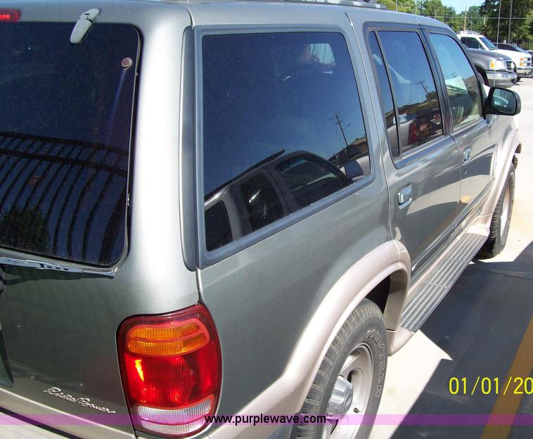 image for item A1247 2000 Ford Explorer Eddie Bauer SUV