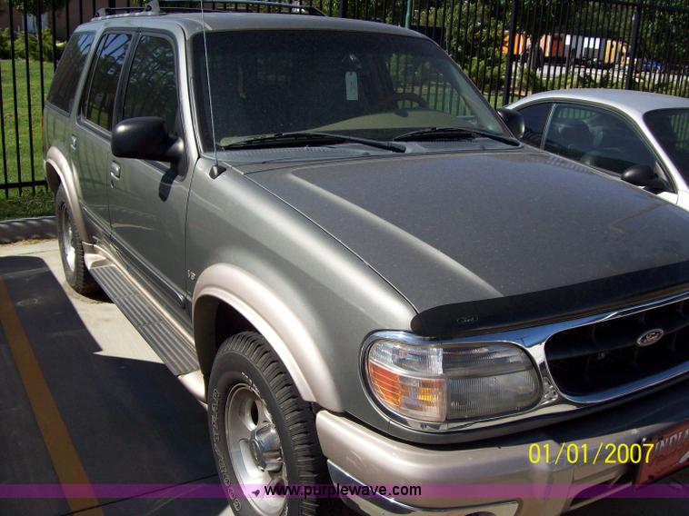 image for item A1247 2000 Ford Explorer Eddie Bauer SUV