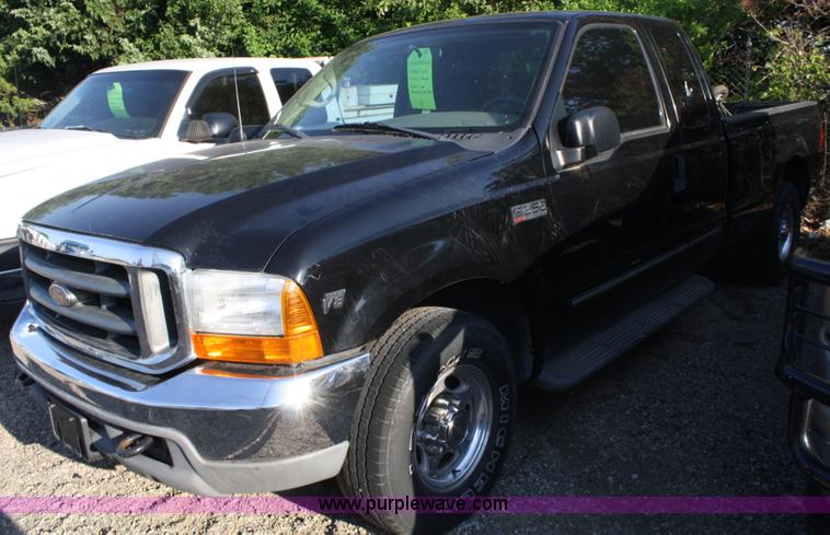 image for item A2076 2000 Ford F250 Lariat Super Duty pickup truck