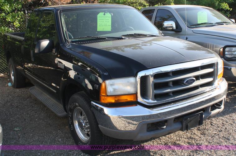 image for item A2076 2000 Ford F250 Lariat Super Duty pickup truck