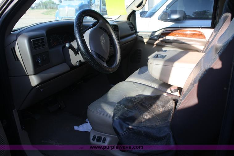 image for item A2076 2000 Ford F250 Lariat Super Duty pickup truck