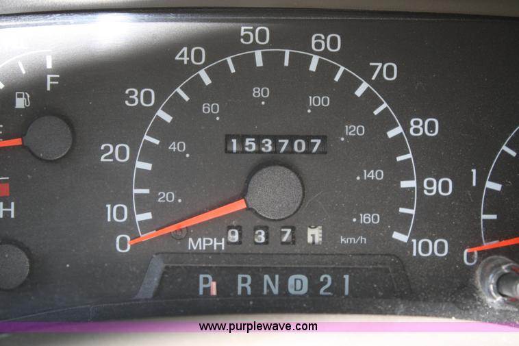 image for item A2076 2000 Ford F250 Lariat Super Duty pickup truck