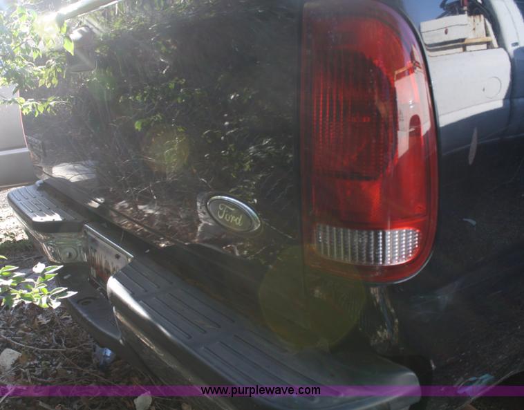 image for item A2076 2000 Ford F250 Lariat Super Duty pickup truck